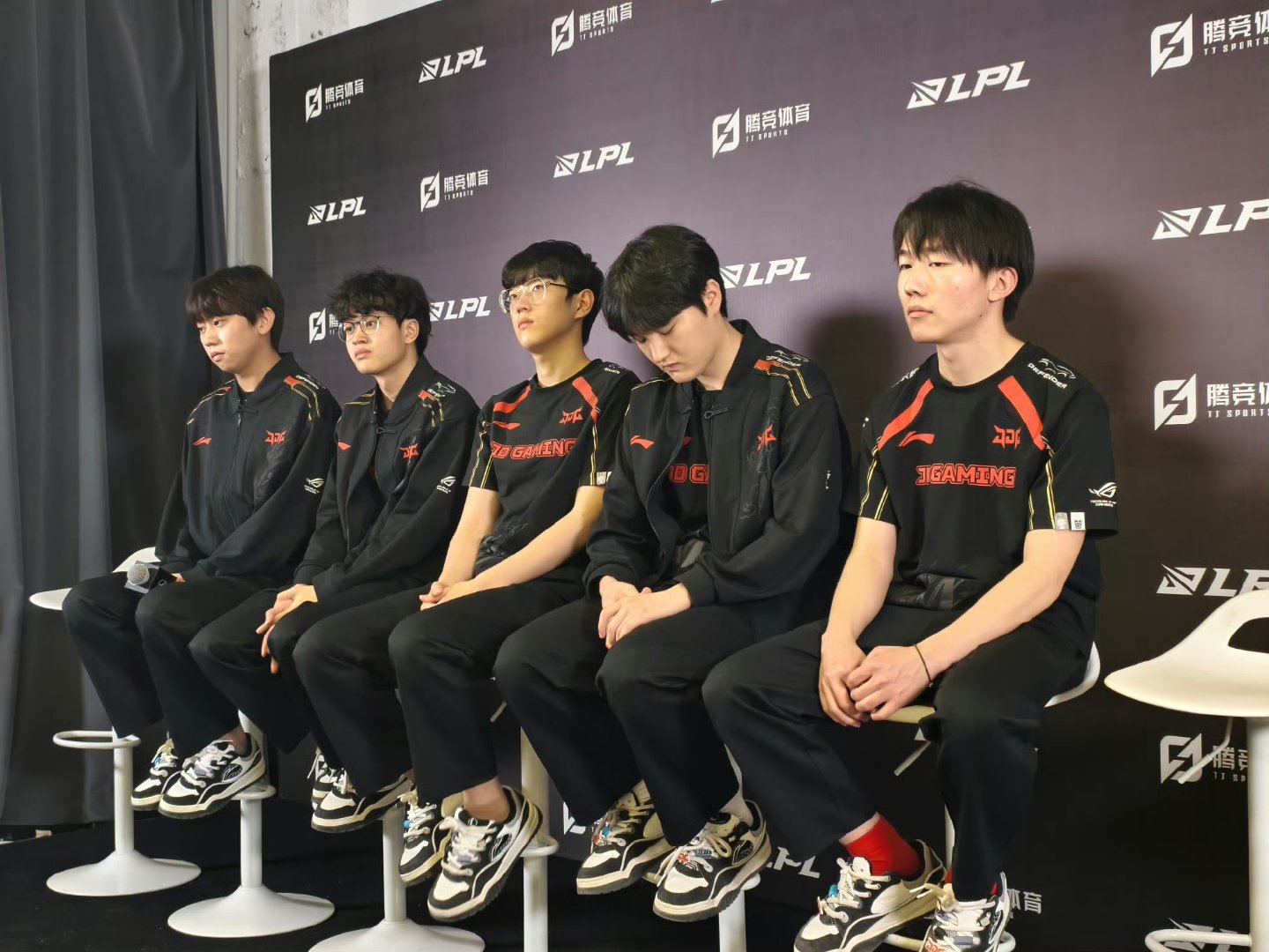 JDG鏖战GEN,Chovy拿下关键大龙焦点之战入围赛,点燃全场激情 JDG鏖战GEN,Chovy拿下关键大龙焦点之战入围赛,点燃全场激情