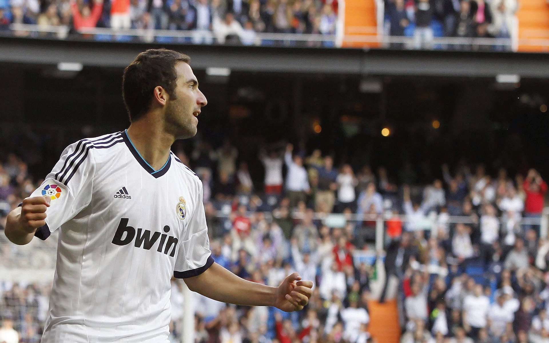 洪都拉斯冲垮法国，厄德高在F1新赛季揭幕战接管比赛，当颠覆与接管成为时代叙事